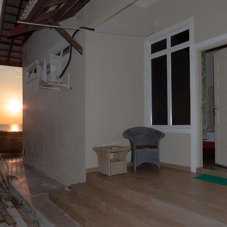 Kc Beachfront Marang Rom bilde
